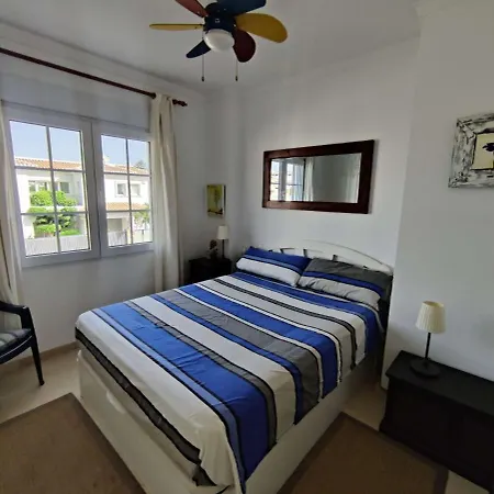 Isabel Apartmento دينايا